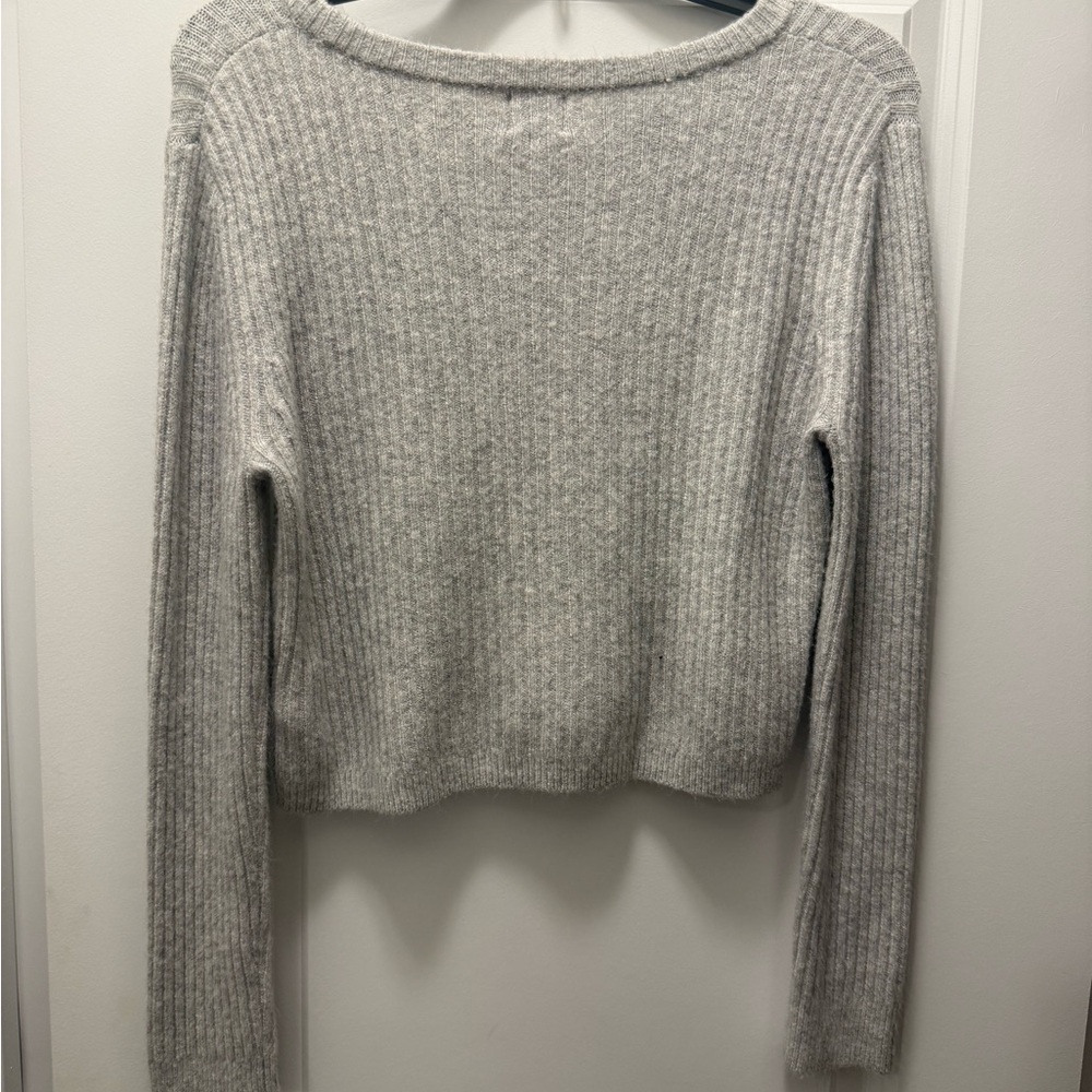 Francesca's Collections Light Gray Ribbed Cropped Sweater - Picture 2 of 7